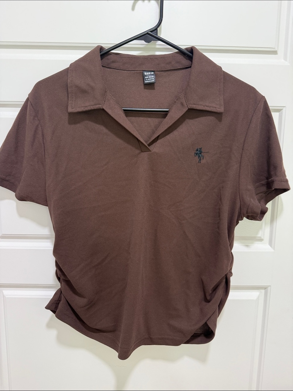 SHEIN Brown Polo Shirt with Logo Tag